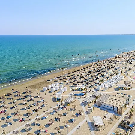 C55 - In Alezzi Odyssey Pool & Mamaia Nord Apartmanhotel 3*
